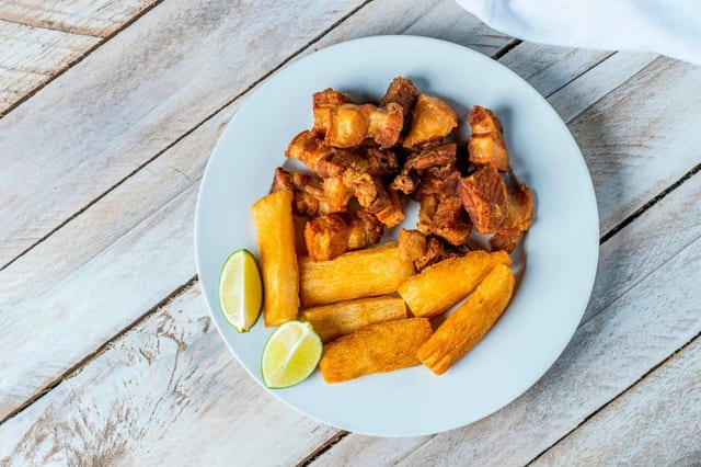 Chicharron con Yuca Frita