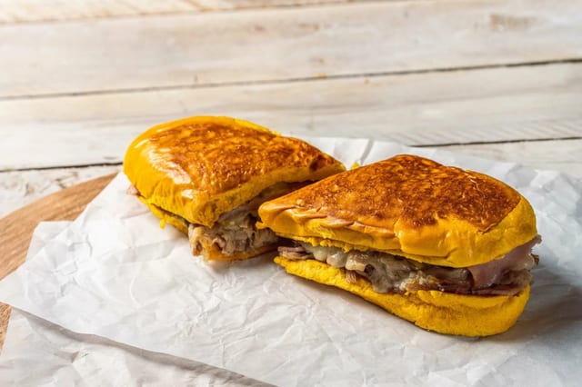 Medianoche Sandwich
